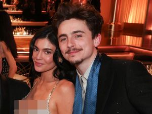 7 Momen Kylie Jenner dan Timothee Chalamet Pamer Mesra di Golden Globes 2025