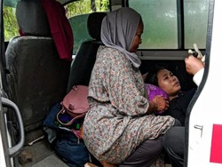 Ambulans Itu Jadi Saksi Perjuangan Yosi Lahirkan Sang Buah Hati