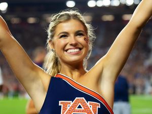 Potret Cheerleader yang Jadi Miss America 2025, Terungkap Pacar Pemain NBA Potret Cheerleader yang Jadi Miss America 2025, Terungkap Pacar Pemain NBA