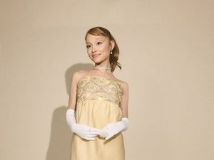 Foto: 7 Inspirasi Makeup & Rambut Artis di Golden Globes 2025