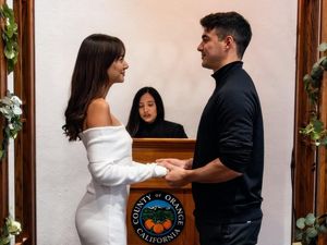 Aurelie Moeremans Pamer Foto Pernikahan: Simple tapi Penuh Kebahagiaan Aurelie Moeremans Pamer Foto Pernikahan: Simple tapi Penuh Kebahagiaan