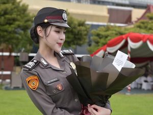Viral Disebut Mirip Artis Korea, Polwan Ini Cerita Perjuangan Single Mom Viral Disebut Mirip Artis Korea, Polwan Ini Cerita Perjuangan Single Mom