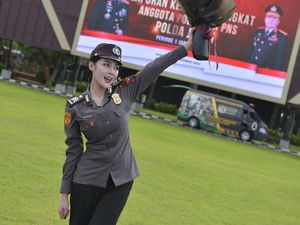 Viral Polwan Cantik bak Artis Korea, Perjuangan Jadi Ibu Tunggal Bikin Salut Viral Polwan Cantik bak Artis Korea, Perjuangan Jadi Ibu Tunggal Bikin Salut