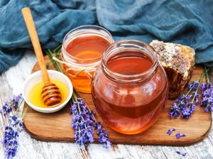 Kisah Allah Menukar Arak Menjadi Madu kepada Pemuda yang Berniat Tobat Kisah Allah Menukar Arak Menjadi Madu kepada Pemuda yang Berniat Tobat