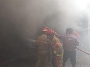 Kebakaran Pabrik Kayu Temanggung Akhirnya Padam Usai 5 Jam Kebakaran Pabrik Kayu Temanggung Akhirnya Padam Usai 5 Jam