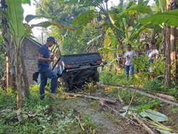 Mobil Pikap Angkut Molen Tabrak Rumah di Kalibawang Kulon Progo