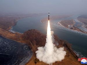 Korut Uji Coba Rudal Hipersonik Terbaru Saat Menlu AS Kunjungi Korsel Korut Uji Coba Rudal Hipersonik Terbaru Saat Menlu AS Kunjungi Korsel