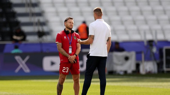 DOHA, QATAR - JANUARY 28: Marc Klok of Indonesia (L) speaks with Cameron Burgess of Australia during the pitch inspection prior to the AFC Asian Cup Round of 16 match between Australia and Indonesia at Jassim Bin Hamad Stadium on January 28, 2024 in Doha, Qatar. (Photo by Robert Cianflone/Getty Images)
