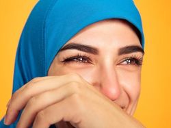 Hukum Mencukur Alis bagi Wanita Menurut Ulama Mazhab, Termasuk Haram?