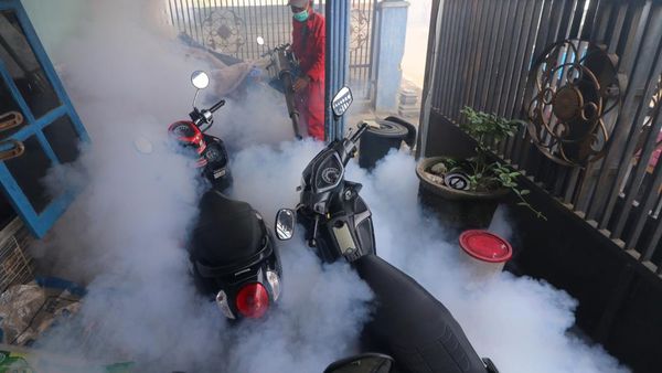Fogging untuk Cegah Wabah Chikungunya di Kota Kediri