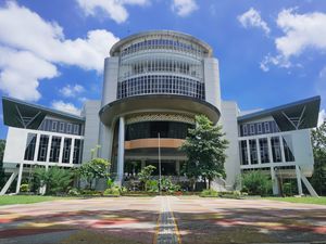 6 Perpustakaan di Semarang Nyaman untuk Nugas, Ada yang Buka Hari Minggu 6 Perpustakaan di Semarang Nyaman untuk Nugas, Ada yang Buka Hari Minggu