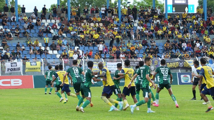 Persikota Tangerang melawan PSKC Cimahi