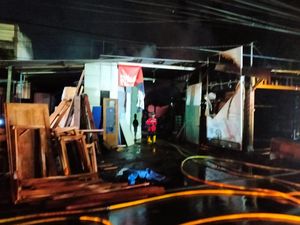 2 Tempat Usaha Mebel di Jalan Wates Kasihan Terbakar