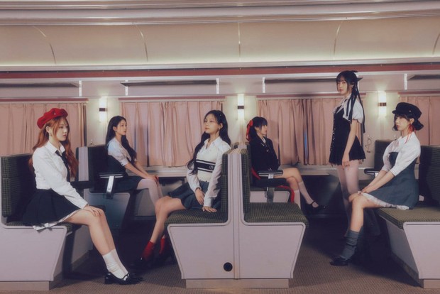 Potret GFRIEND dalam foto konsep album 'Season of Memories'