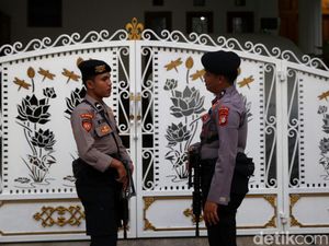 Potret Penjagaan Penggeledahan Rumah Hasto di Bekasi