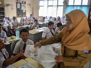 Guru Belum Prioritas, Hampir 30% Anggaran Pendidikan 2026 Dipakai untuk MBG Guru Belum Prioritas, Hampir 30% Anggaran Pendidikan 2026 Dipakai untuk MBG