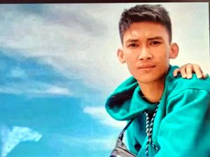 Jerit Linda Dengar Derita Anak dan Menantu Saat Disekap di Kamboja Jerit Linda Dengar Derita Anak dan Menantu Saat Disekap di Kamboja