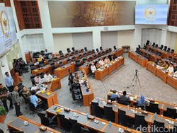 Dasco Ungkap Temuan Saat Haji: Kamar Mandi Mampet, Pembimbing di Mal