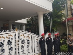 Rumah Hasto Digeledah KPK, Satgas Cakra Buana Berjaga