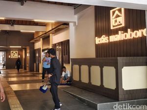 Pedagang Teras Malioboro 2 Mulai Bersihkan Tempat Relokasi di Ketandan Pedagang Teras Malioboro 2 Mulai Bersihkan Tempat Relokasi di Ketandan