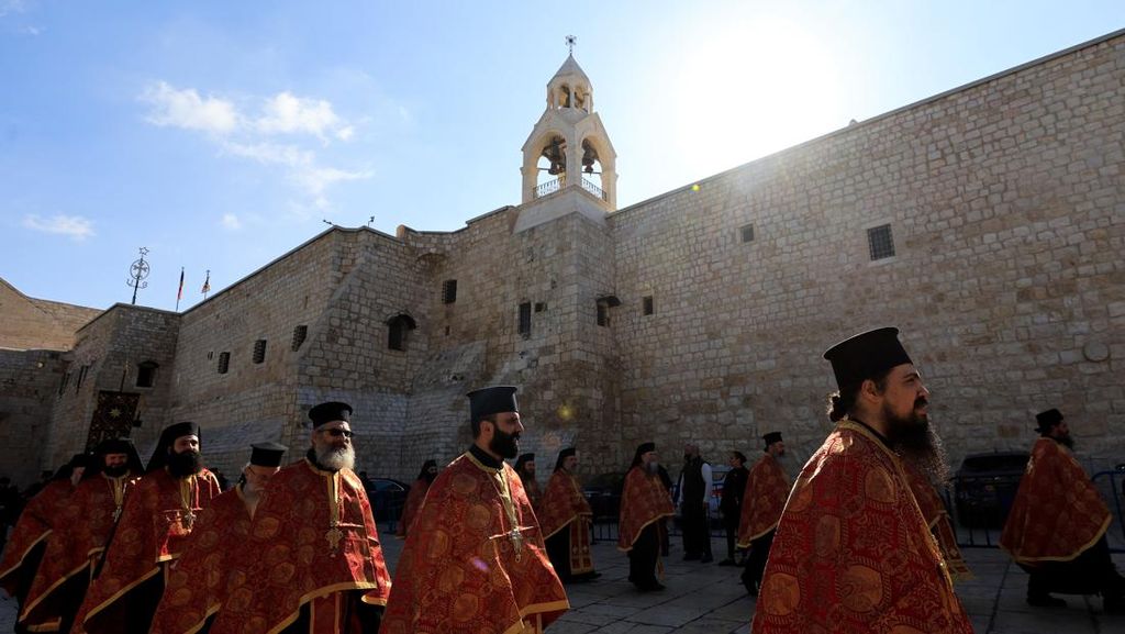 Umat Kristen Orthodoks Rayakan Natal di Betlehem Umat Kristen Orthodoks Rayakan Natal di Betlehem