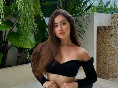 Pesona Vika Kolesnaya Model yang Lagi Dekat dengan Billy Syahputra
