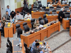 Wakil Ketua DPR Dasco Pimpin Rapat Persiapan Timwas Haji 2025 Wakil Ketua DPR Dasco Pimpin Rapat Persiapan Timwas Haji 2025