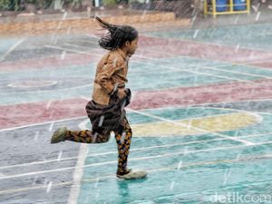 Waspada! Puncak Musim Hujan Diprediksi hingga Februari 2025
