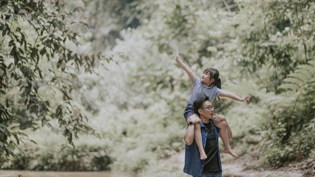 5 Hal Tak Boleh Dilakukan Ayah saat Anak Perempuan Usia 5 Tahun