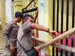 Duduk Perkara Gerbang SD di Depok Dipalang Stop Kegiatan Sekolah