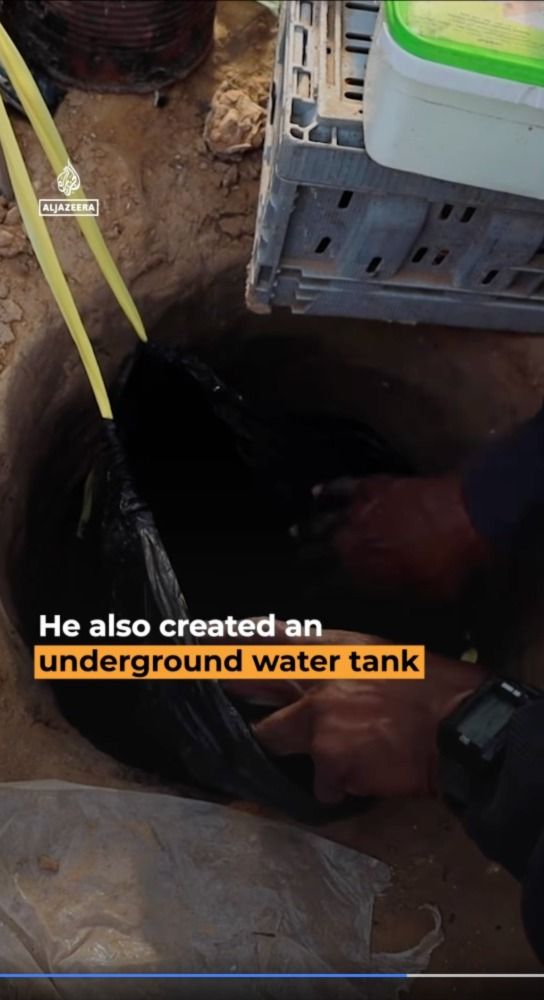 Ayah di Gaza membuat lubang di bawah tenda