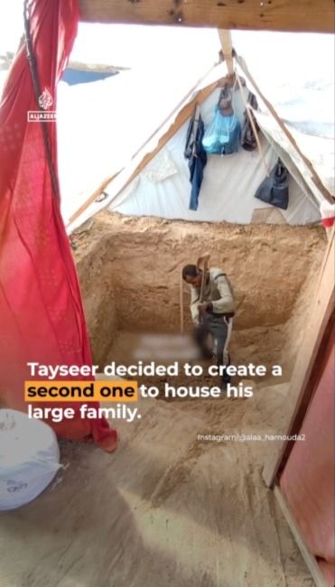 Ayah di Gaza membuat lubang di bawah tenda