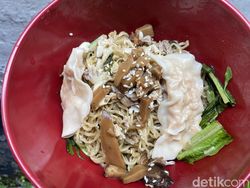 Bakmi Tan : Gurihnya Juara! Bakmi Ayam Kampung Jamur Legendaris 55 Tahun