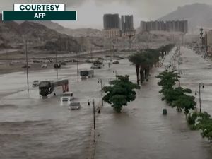 Banjir Besar di Makkah, Madinah, dan Jeddah Akibat Curah Hujan Ekstrem Banjir Besar di Makkah, Madinah, dan Jeddah Akibat Curah Hujan Ekstrem