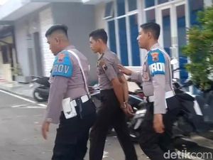 Potret Briptu WT Dipecat Buntut Tipu-tipu Penerimaan Polri Rp 900 Juta Potret Briptu WT Dipecat Buntut Tipu-tipu Penerimaan Polri Rp 900 Juta