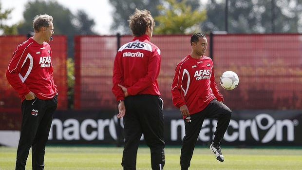 (L-R) Coach Marco van Basten, Assistant Trainer Alex Pastoor, Specialist Trainer Denny Landzaat during the first training of AZ at the AFAS Stadium on june 30, 2014 in Alkmaar, The Netherlands(Photo by VI Images via Getty Images)