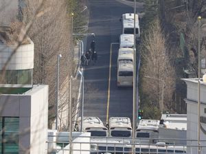 Bentrokan Pecah saat Penyidik Hendak Jemput Paksa Presiden Korsel