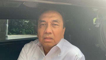 Jokowi Diam-diam Bantu Hasto, Effendi Simbolon Bongkar Rahasia Tersembunyi!