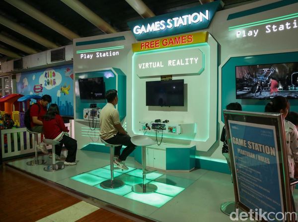 Foto: Main di Game Station Bandara Soetta, Cara Seru Menunggu Penerbangan