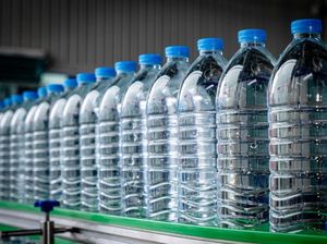 PHK Besar-besaran Ancam Karyawan Produsen AMDK di Bali PHK Besar-besaran Ancam Karyawan Produsen AMDK di Bali