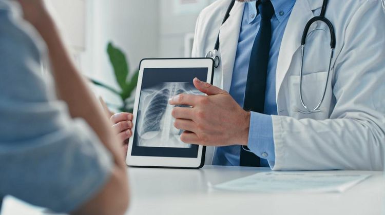 Misteri Perut Pasien Terkuak: Dokter Temukan 120 Benda, Termasuk Pisau dan Paku