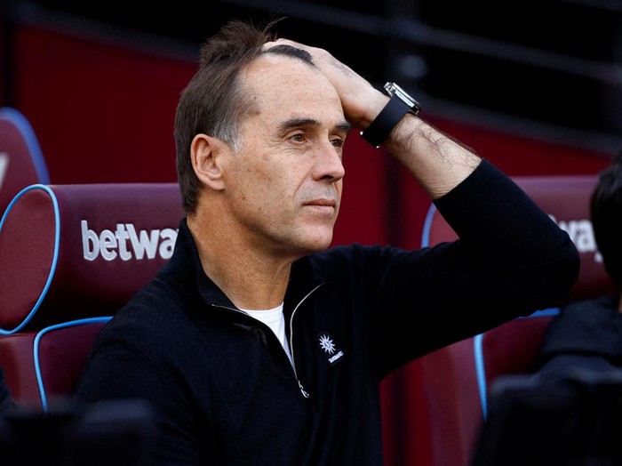 FILE PHOTO: Soccer Football - Premier League - West Ham United v Ipswich Town - London Stadium, London, Britain - October 5, 2024 West Ham United manager Julen Lopetegui before the match Action Images via Reuters/John Sibley/File Photo EDITORIAL USE ONLY. NO USE WITH UNAUTHORIZED AUDIO, VIDEO, DATA, FIXTURE LISTS, CLUB/LEAGUE LOGOS OR 'LIVE' SERVICES. ONLINE IN-MATCH USE LIMITED TO 120 IMAGES, NO VIDEO EMULATION. NO USE IN BETTING, GAMES OR SINGLE CLUB/LEAGUE/PLAYER PUBLICATIONS. PLEASE CONTACT YOUR ACCOUNT REPRESENTATIVE FOR FURTHER DETAILS..