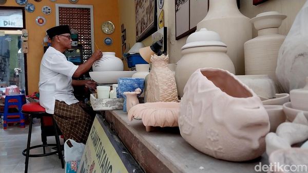 Potret Kampung Keramik Dinoyo Malang