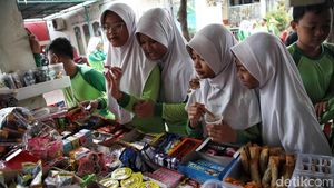 Potret Kantin Sekolah Tetap Ramai Meski Ada Makanan Bergizi Gratis