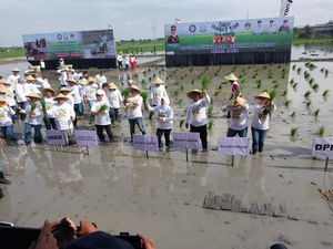 Kejati Jatim Hadirkan Jaksa Sahabat Tani di Gresik Dukung Ketahanan Pangan Kejati Jatim Hadirkan Jaksa Sahabat Tani di Gresik Dukung Ketahanan Pangan