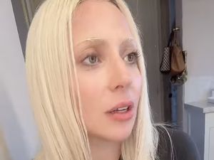 Wajah Pucat Lady Gaga Tanpa Makeup dan Alis Beruban, Hampir Tak Dikenali