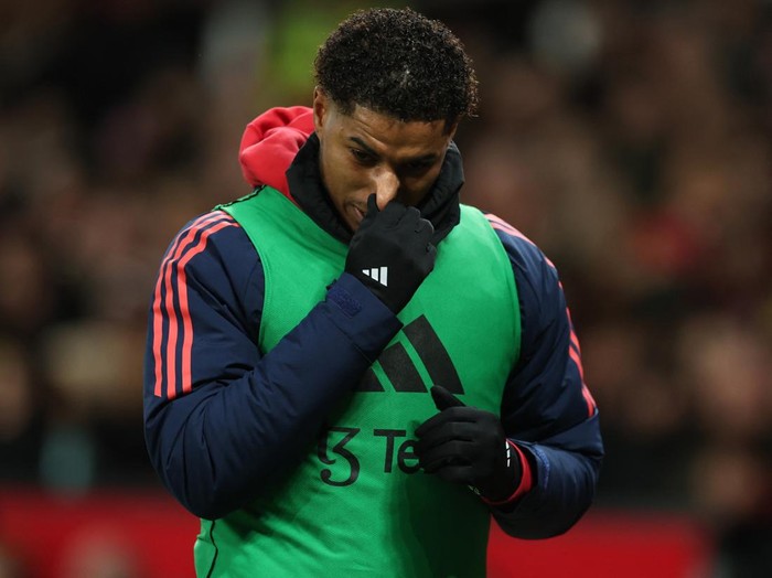Soccer Football - Premier League - Manchester United v Newcastle United - Old Trafford, Manchester, Britain - December 30, 2024 Manchester United's Marcus Rashford warms up as a substitute during the match REUTERS/Phil Noble EDITORIAL USE ONLY. NO USE WITH UNAUTHORIZED AUDIO, VIDEO, DATA, FIXTURE LISTS, CLUB/LEAGUE LOGOS OR 'LIVE' SERVICES. ONLINE IN-MATCH USE LIMITED TO 120 IMAGES, NO VIDEO EMULATION. NO USE IN BETTING, GAMES OR SINGLE CLUB/LEAGUE/PLAYER PUBLICATIONS. PLEASE CONTACT YOUR ACCOUNT REPRESENTATIVE FOR FURTHER DETAILS..