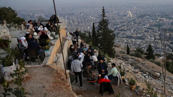 Melihat Indahnya Kota Damaskus dari Gunung Qasioun Suriah