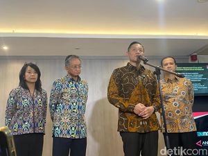 AHY Beri Sinyal Harga Tiket Pesawat Turun Saat Lebaran