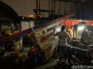Gara-gara Remaja 17 Tahun, Gerobak Nasgor di Senayan Porak-poranda Gara-gara Remaja 17 Tahun, Gerobak Nasgor di Senayan Porak-poranda